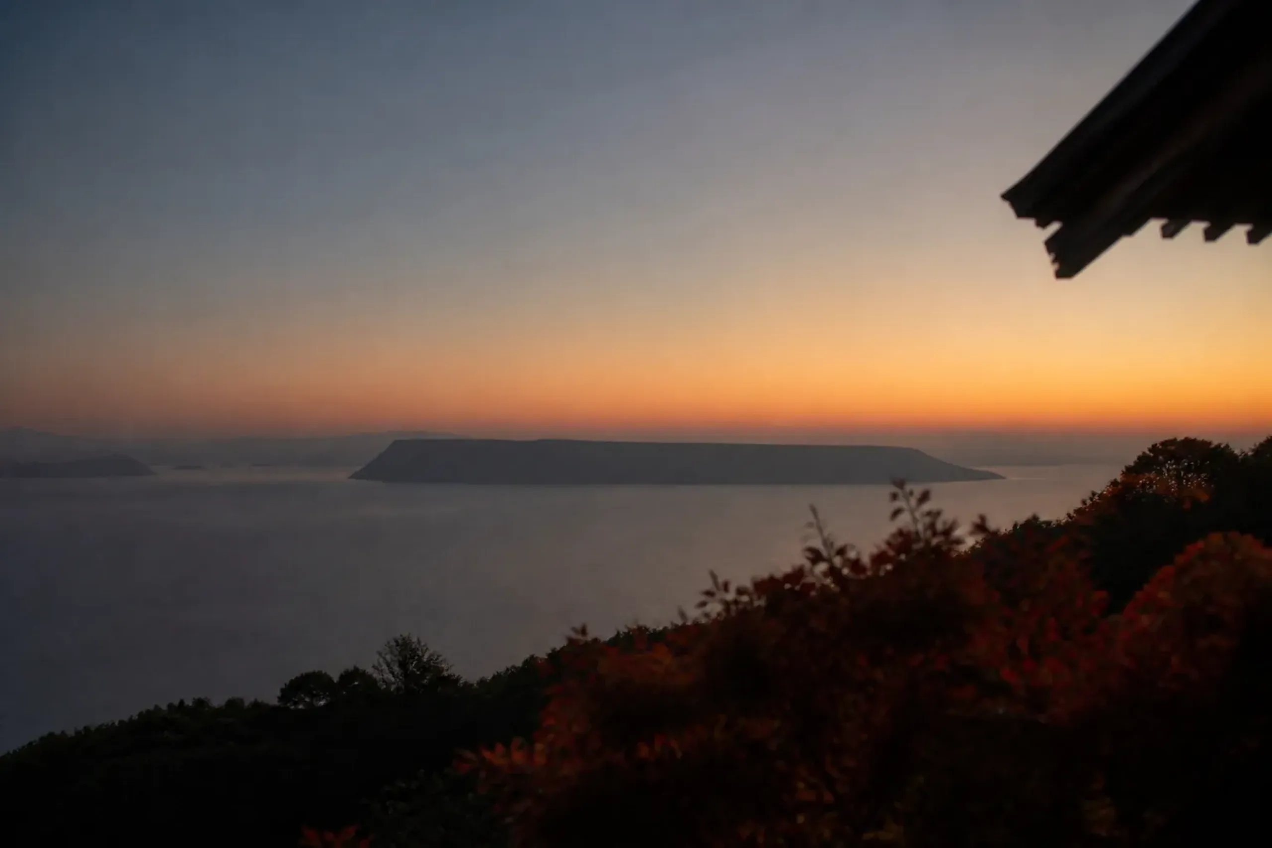 The flat lava-mesa crown of Yashima at dusk, its level plateau silhouetted against the fading Inland Sea sky, viewed from the western rim at Shishi-no-Reigan