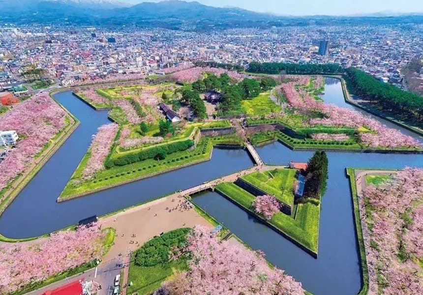 Goryōkaku: Hakodate's Star-Shaped Fort & Cherry Blossoms