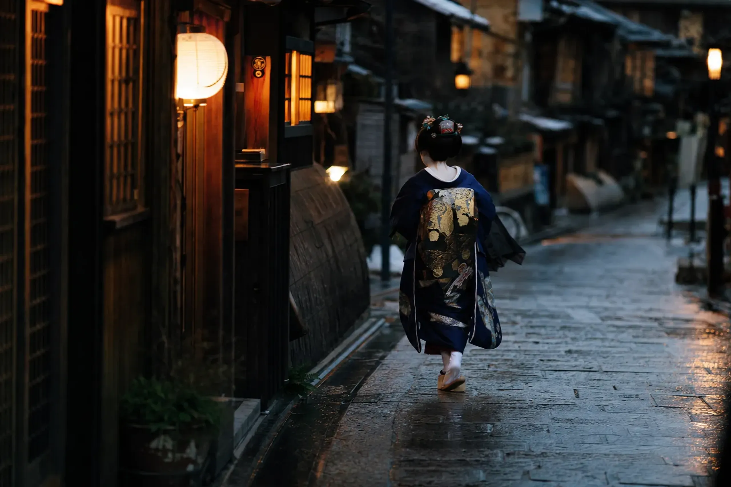 Kyoto's geisha districts deserve particular attention. In pa