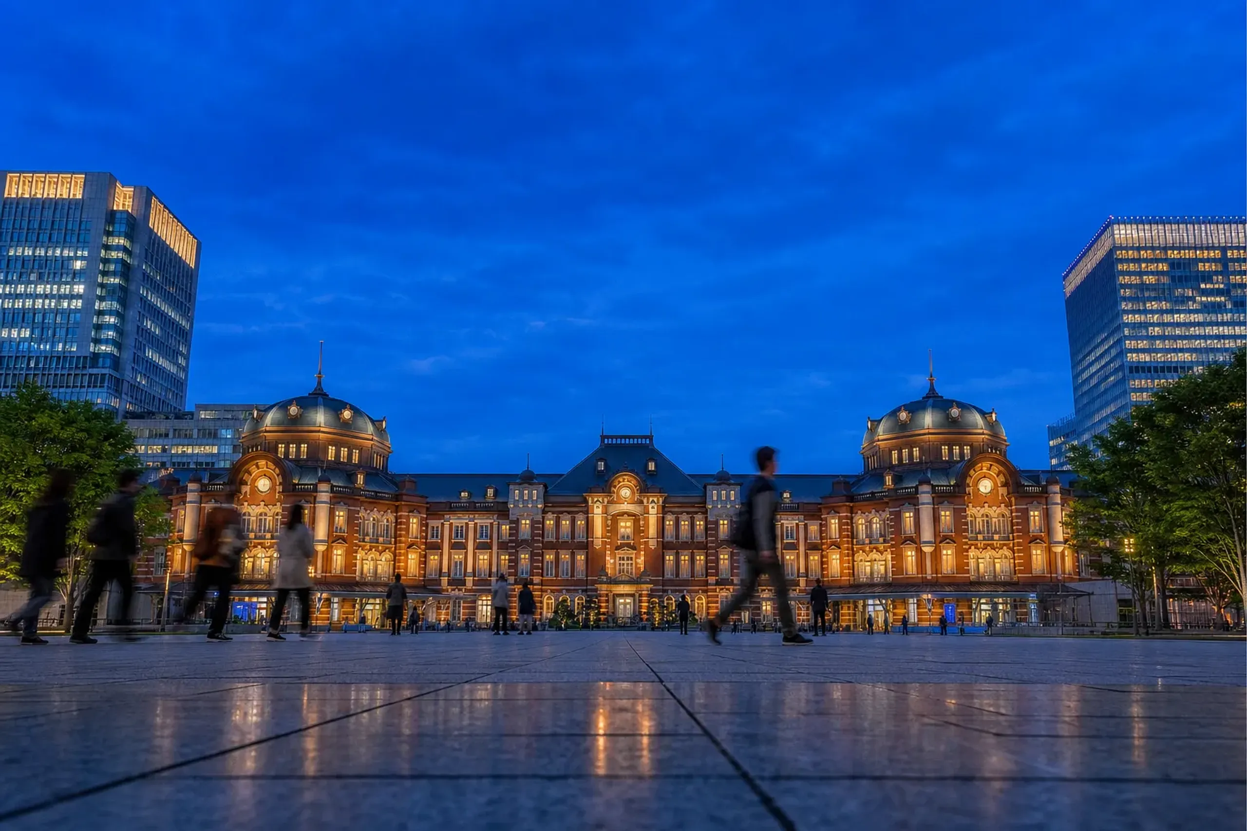 Tokyo Station red-brick Marunouchi facade at dusk in Chiyoda City